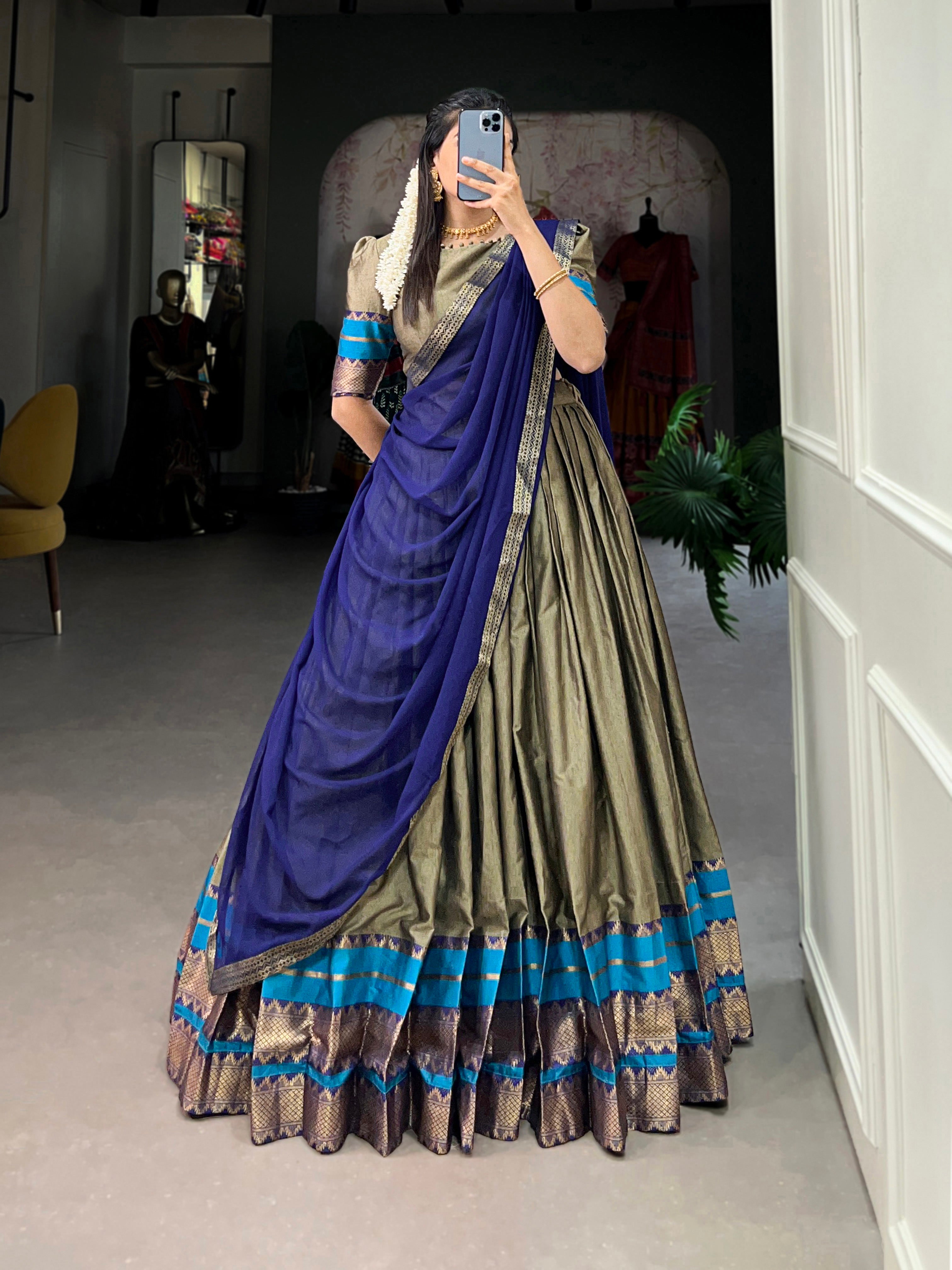 It's all in the details: the graceful drape, the grand border, and those classic sleeves