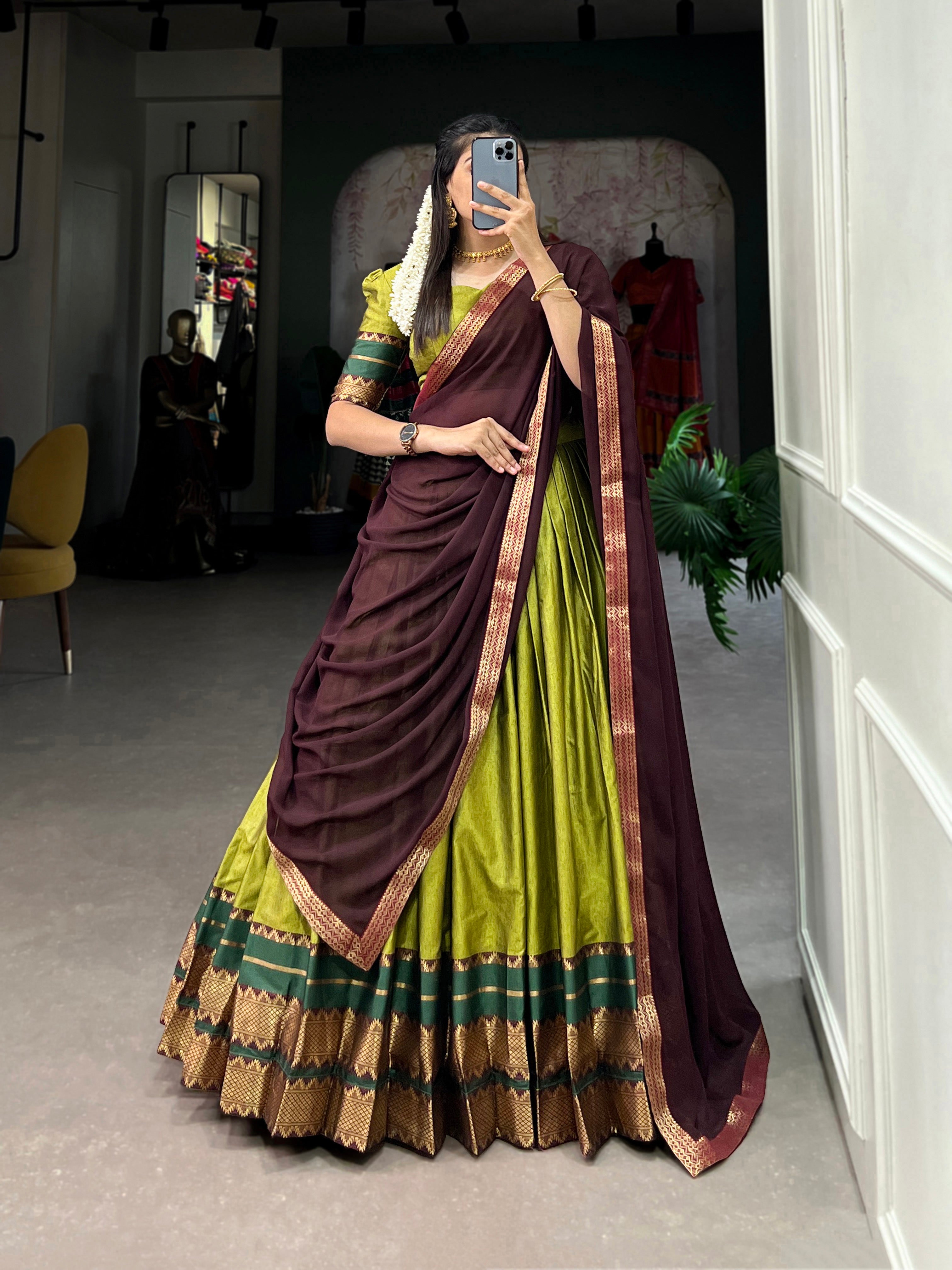 It's all in the details: the graceful drape, the grand border, and those classic sleeves