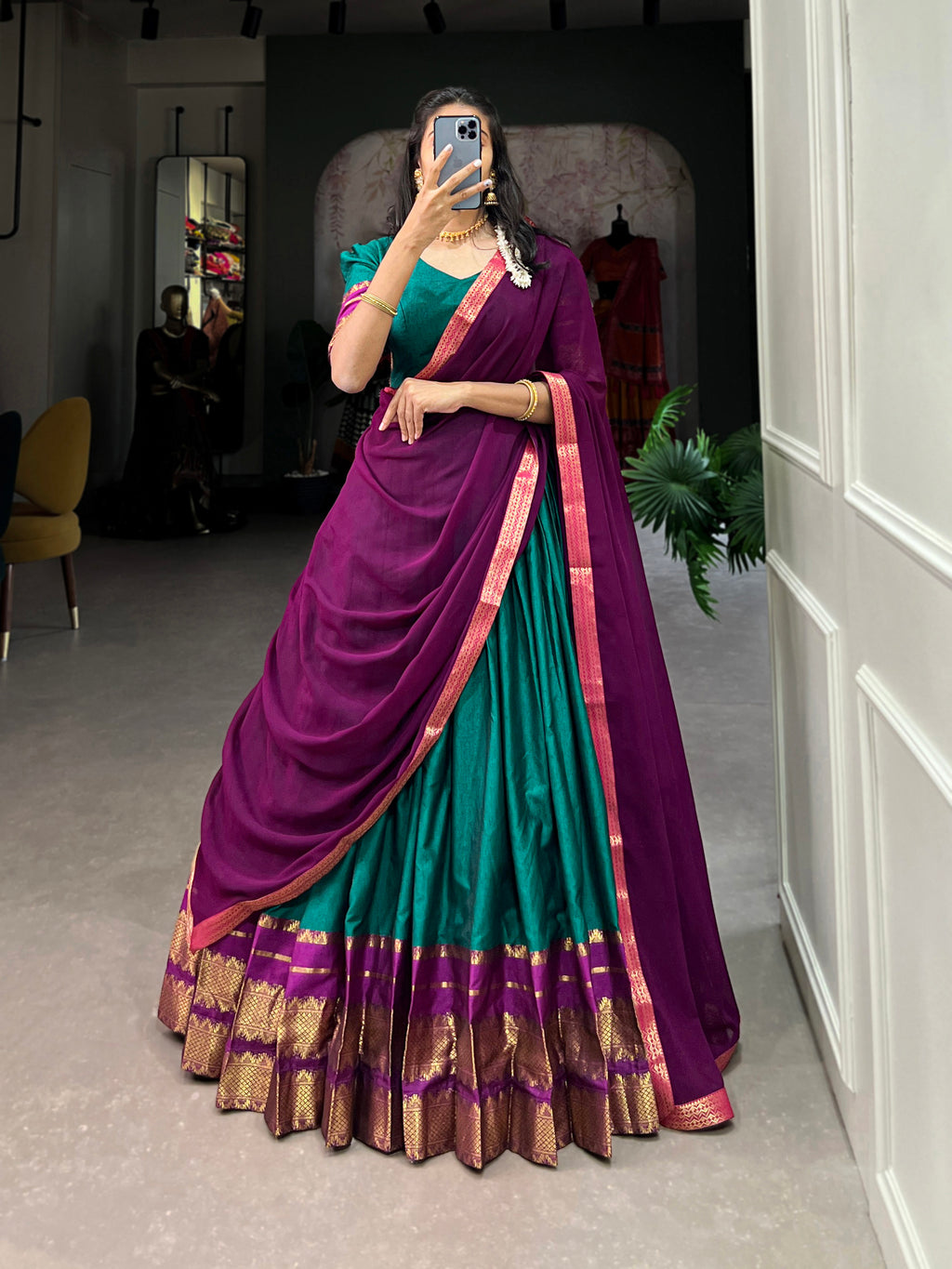 It's all in the details: the graceful drape, the grand border, and those classic sleeves
