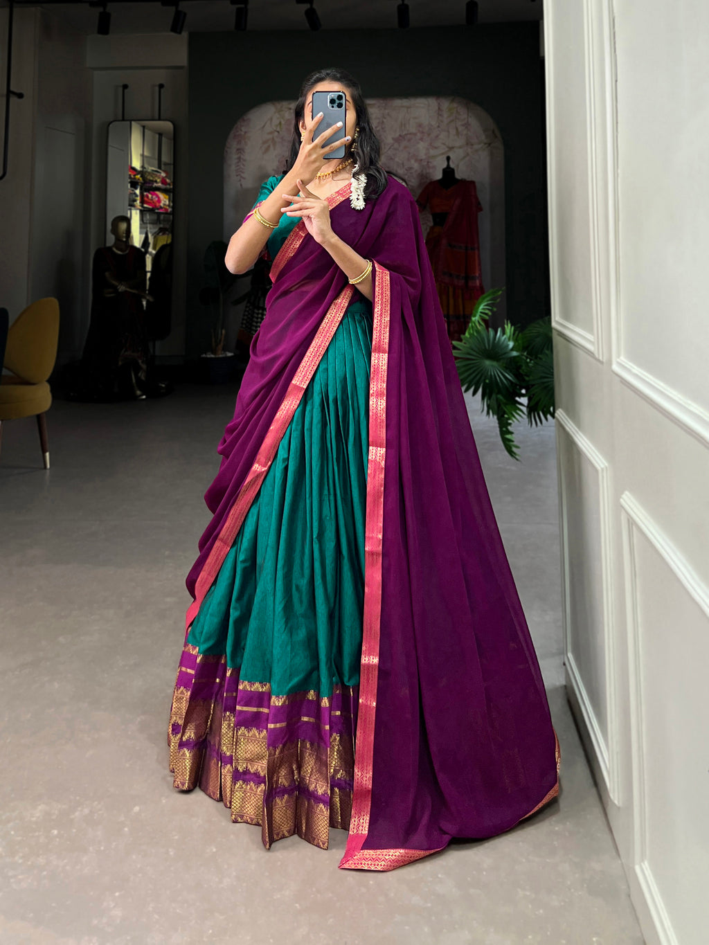 It's all in the details: the graceful drape, the grand border, and those classic sleeves